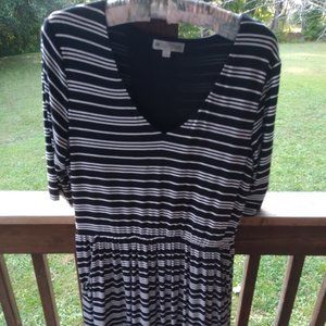 Women dress black and white size Large with pocket